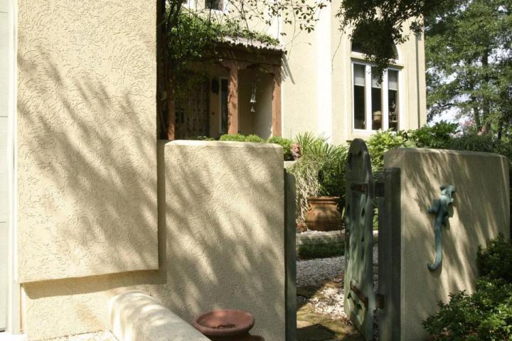 Installation of Acrylic Coatings Montreal